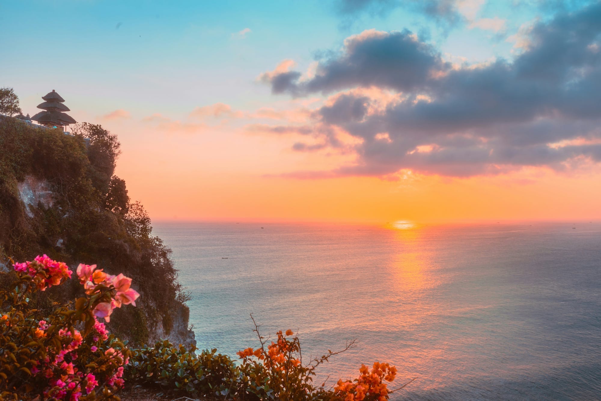 Uluwatu Travel Guide