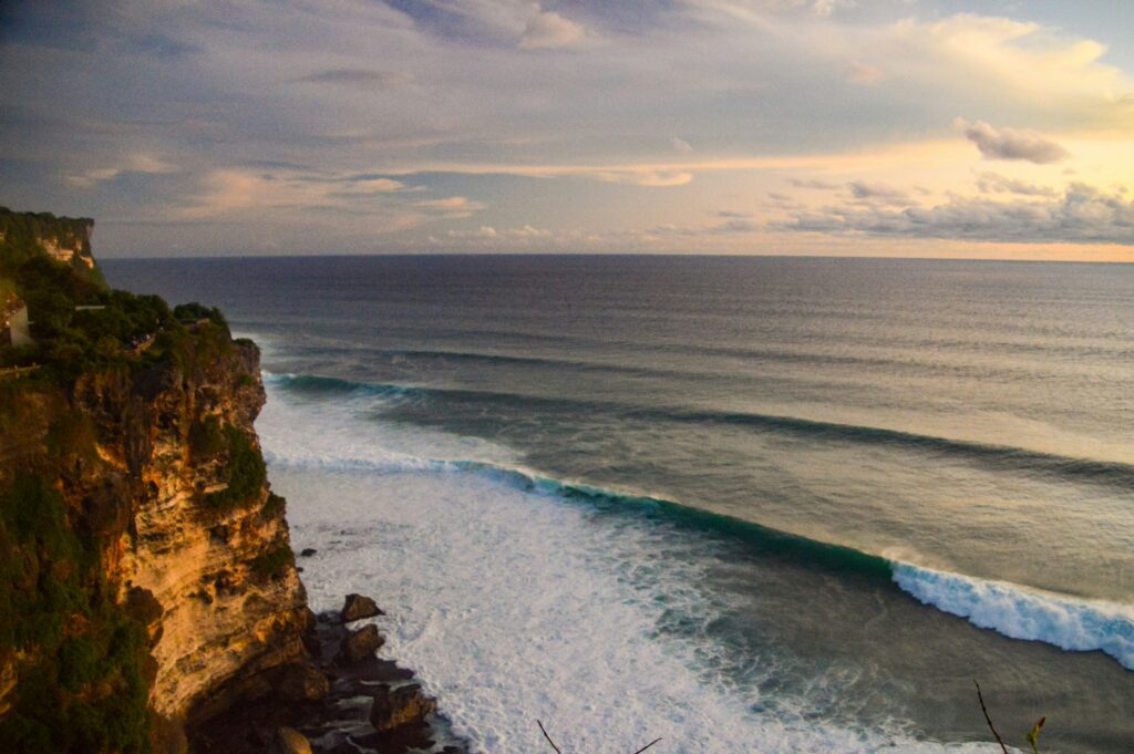 Uluwatu surf spots, Bukit Peninsula reef breaks, best time to surf Uluwatu, Uluwatu surf lessons, Surfing in Uluwatu