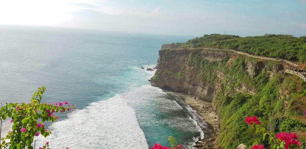 Uluwatu Temple Kecak dance, Uluwatu beaches, GWK Bali, Jimbaran seafood, Uluwatu itinerary, Things to do in Uluwatu