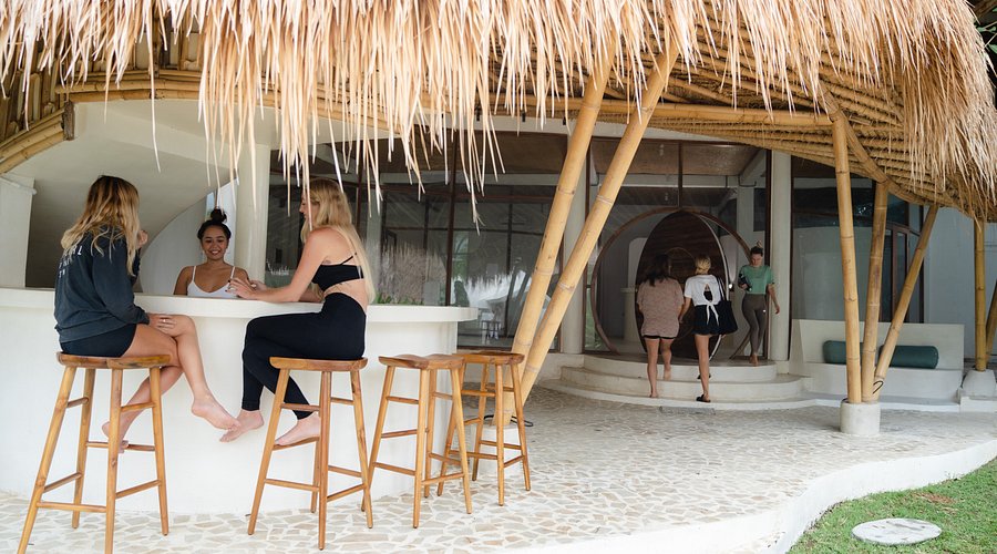 yoga Bingin Bali, aerial yoga Uluwatu, best yoga shala Bali, Uluwatu wellness retreat, Yoga studios in Uluwatu 
